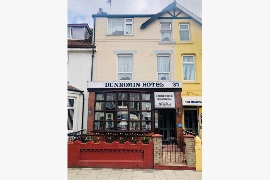 Dunromin Hotel — Photos 1